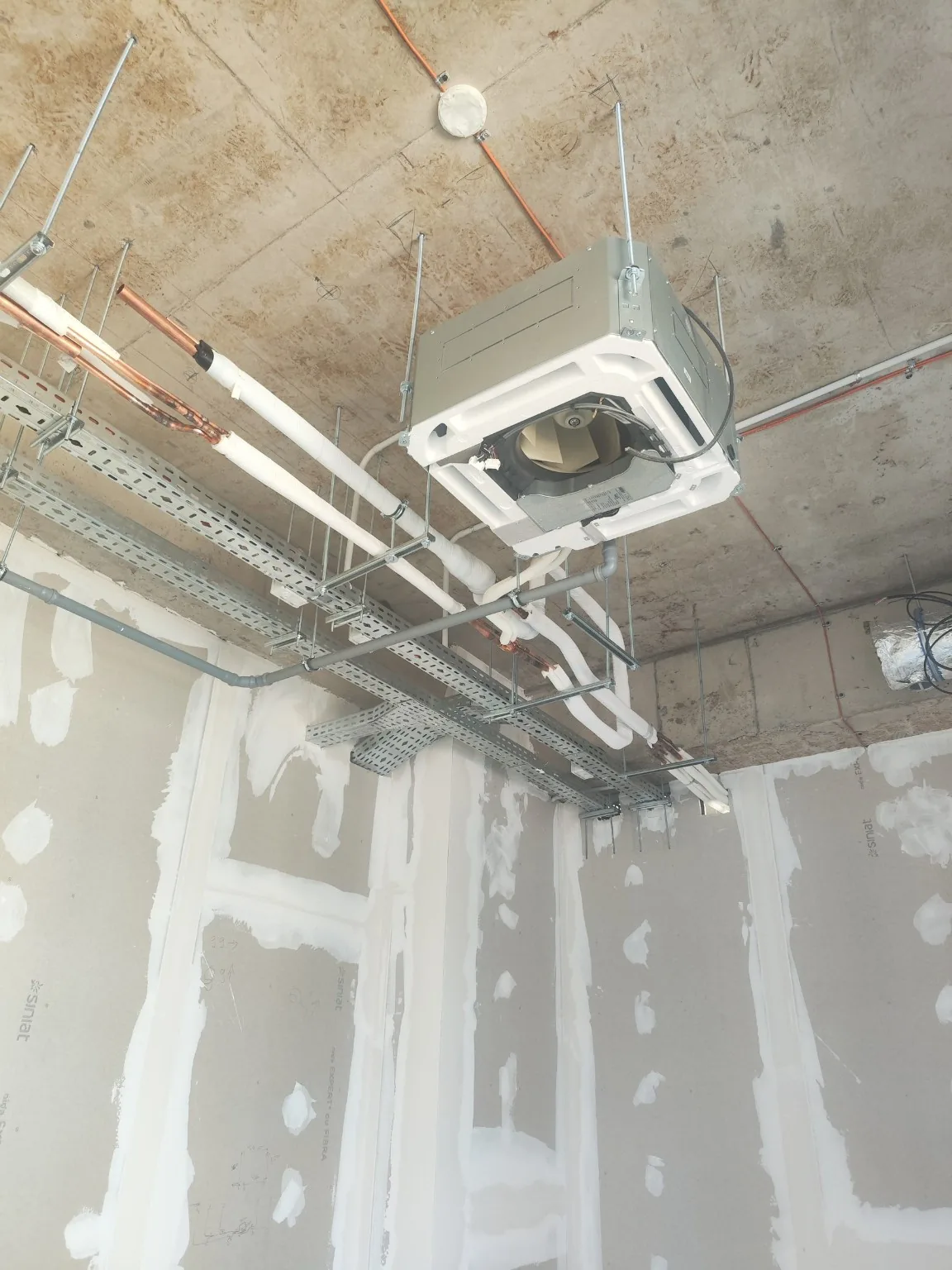 Obiect 04 — execuție HVAC multi-nivel — foto 1